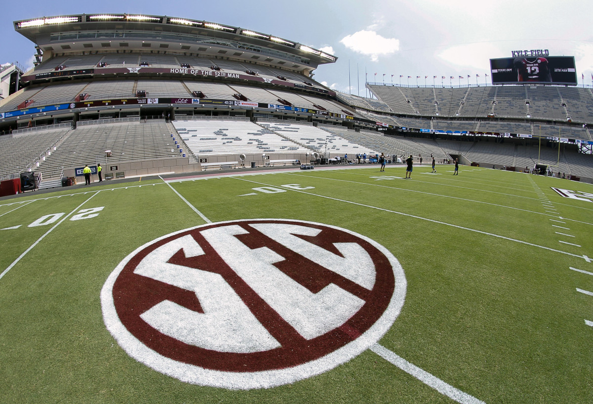 9527592-ncaa-football-ucla-at-texas-aampampm